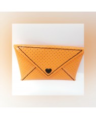 Pochette en Vinyl Laqué Perforé