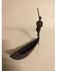 homme dans une pirogue 
bronze du Burkina Faso
